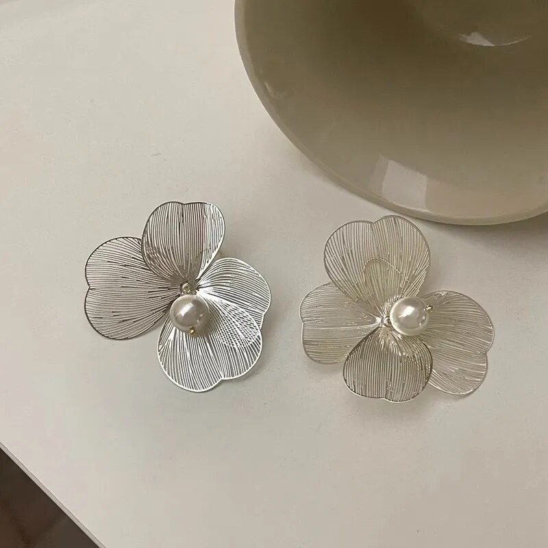 Aretes de cuentas florales de plata