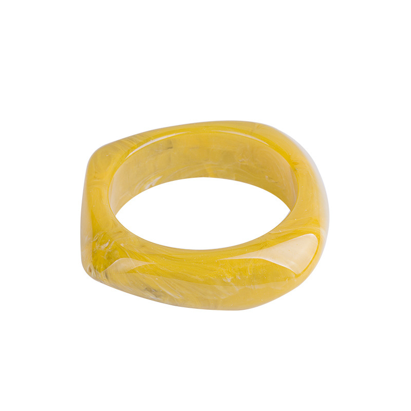 Pulsera para mujer retro multicolor de plástico gruesa con colgantes