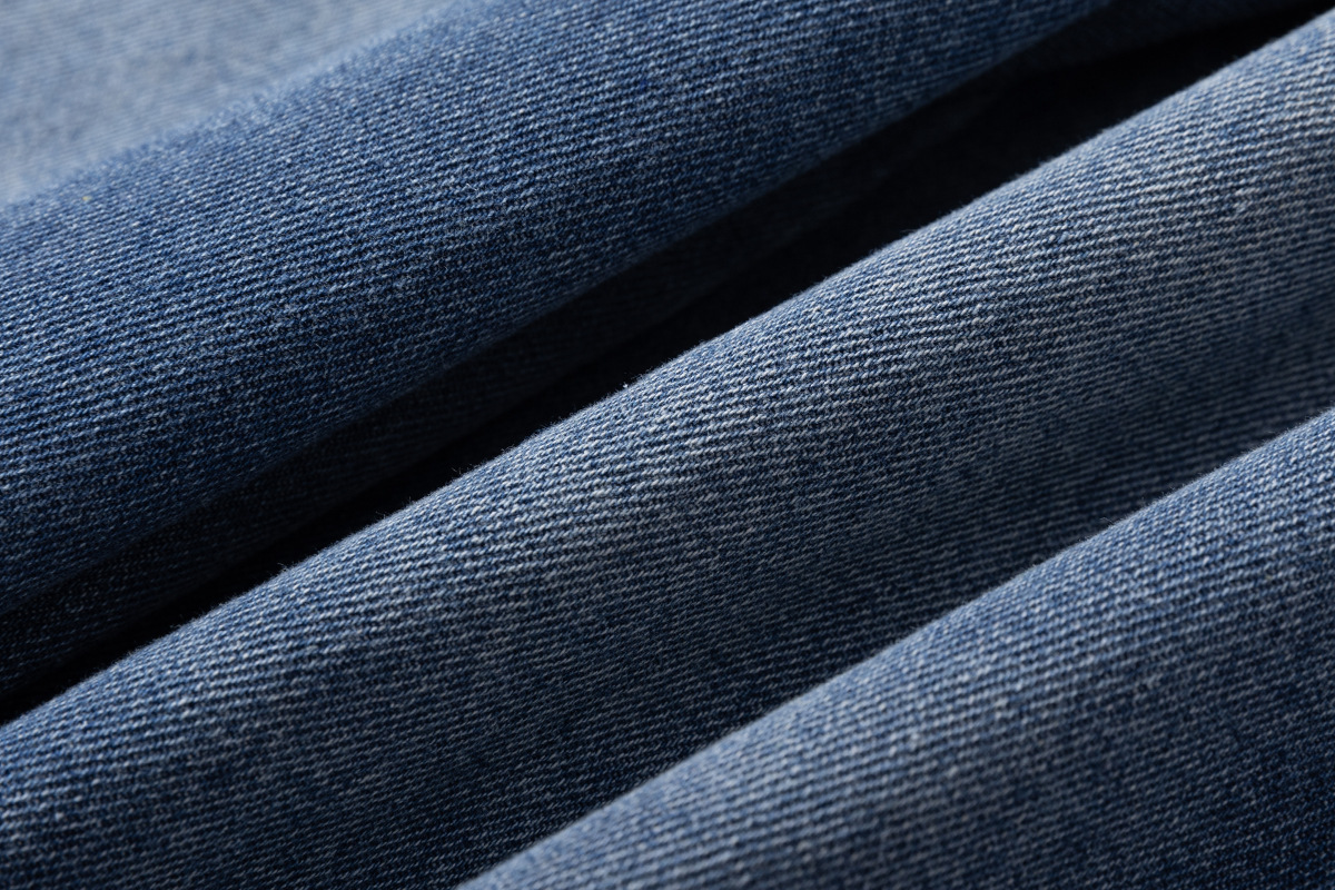 Jeans de mezclilla desgastada de corte relajado