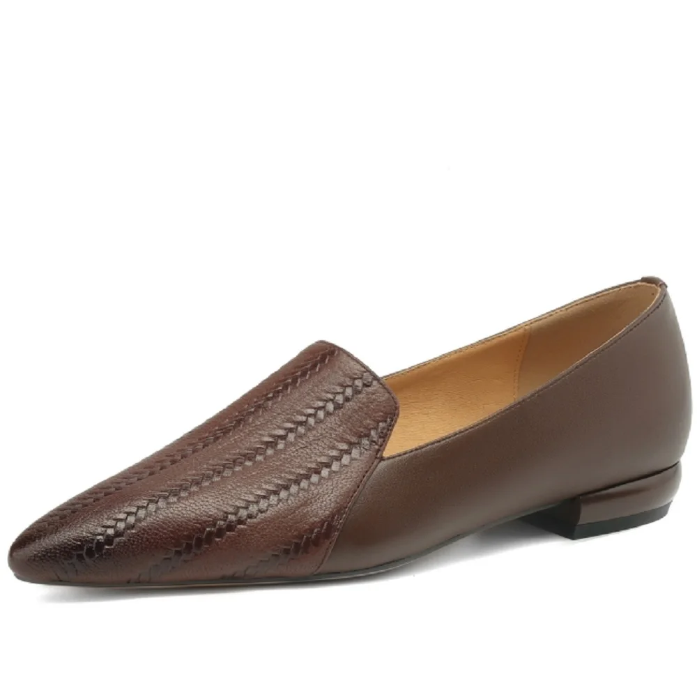 Zapatos de tacón kitten de piel de cordero premium con punta almendra