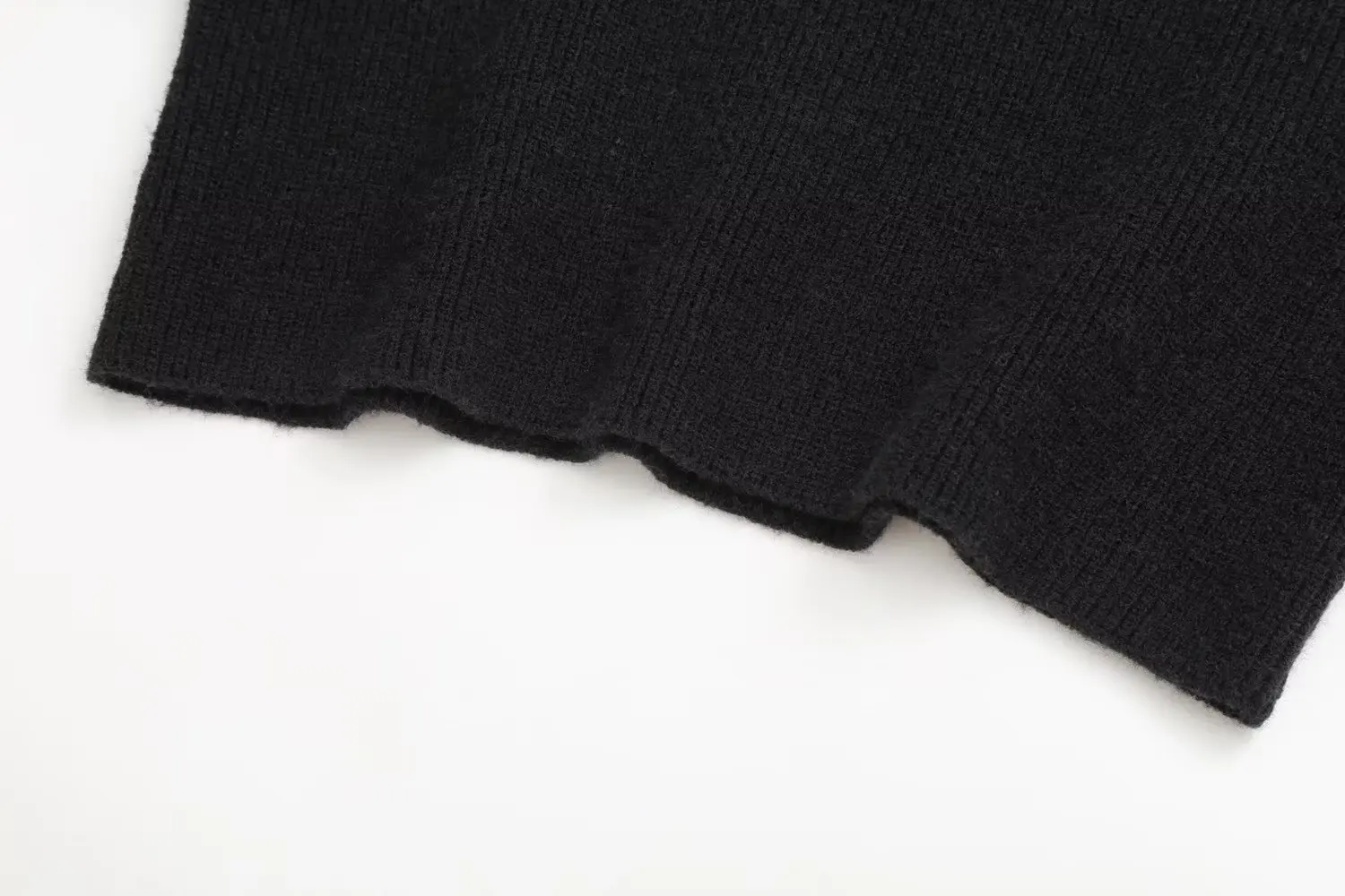 Suéter de poliéster de dos tonos con cuello alto para señoras