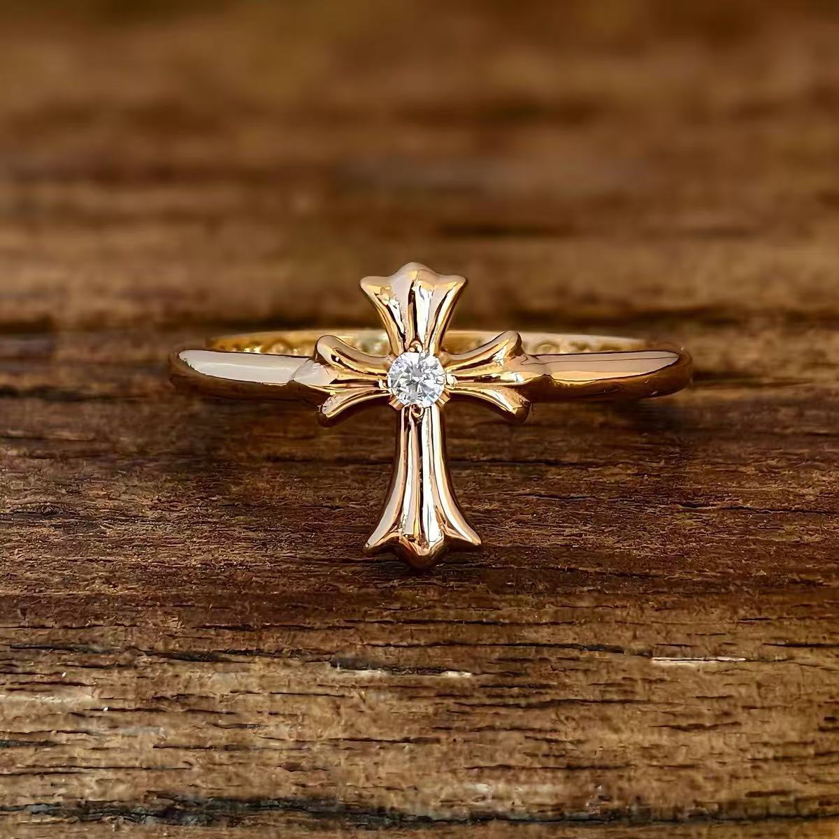 Anillo de letra punk de cobre blanco