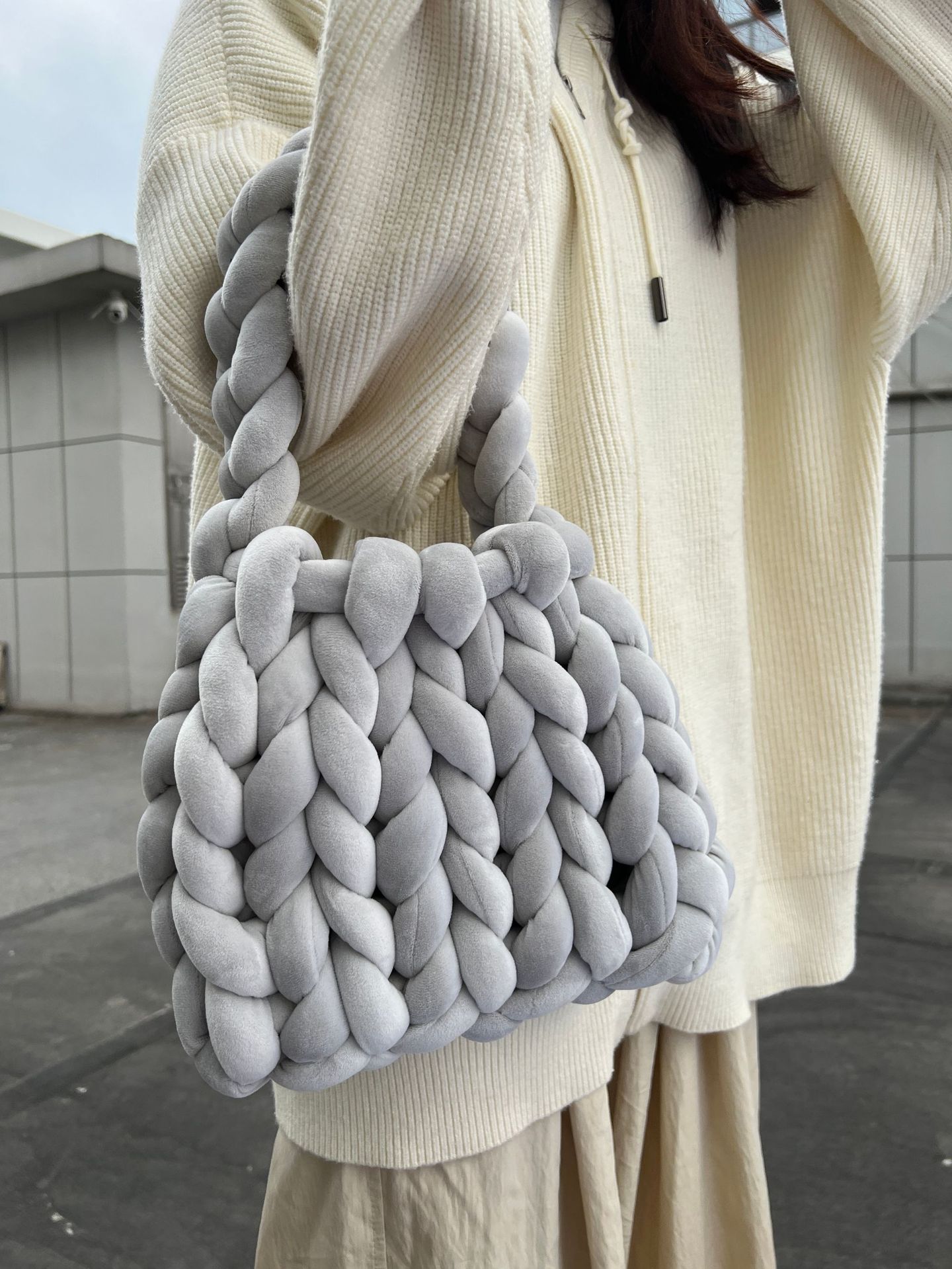 Bolso bandolera rectangular de terciopelo artesanal