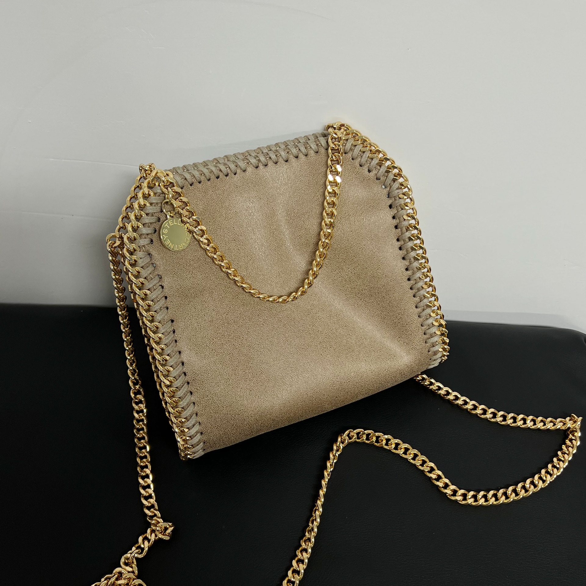Bolso satchel para mujer con costura de diamante y eslabón