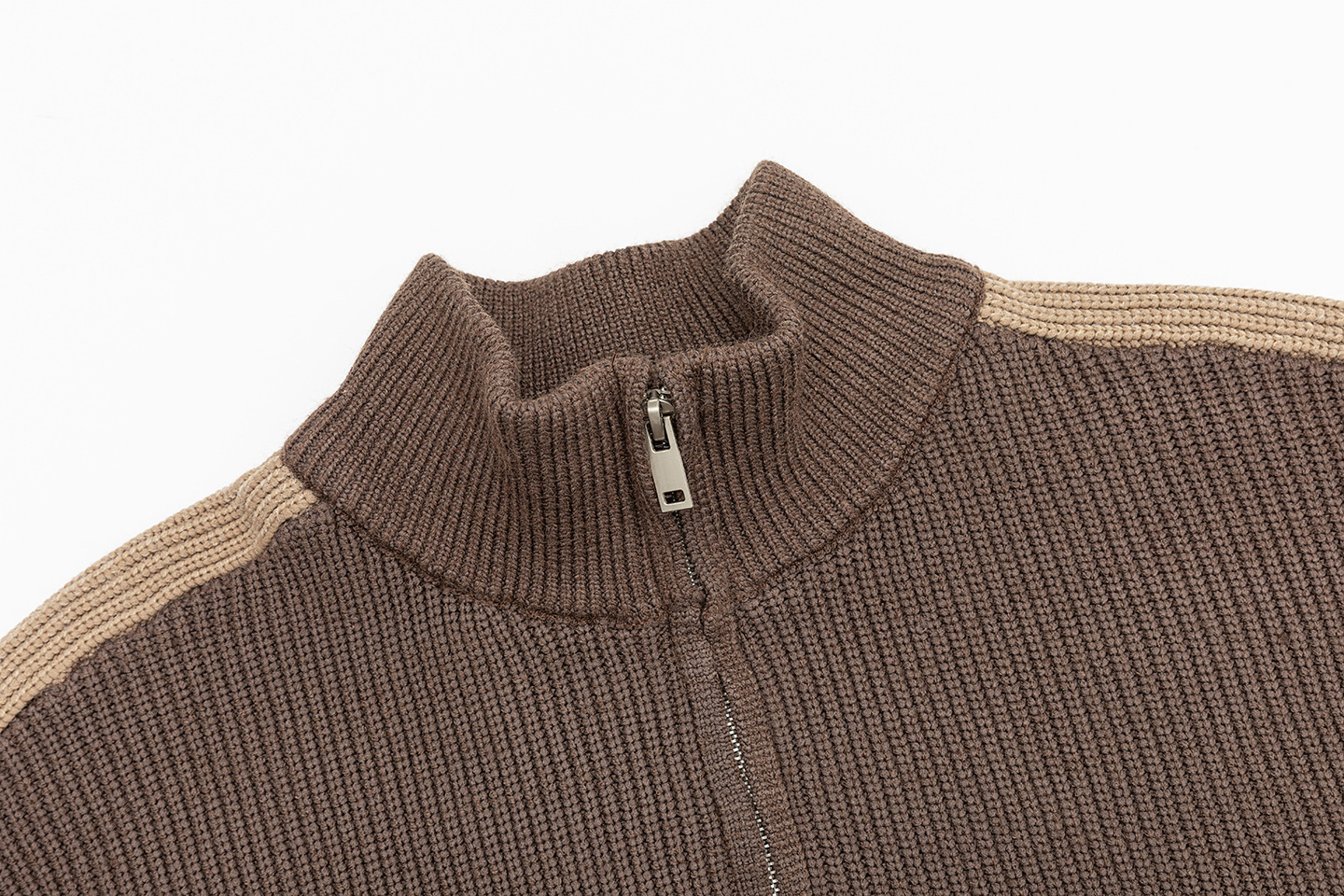 Suéter unisex de ajuste holgado con manga larga y cuello embudo