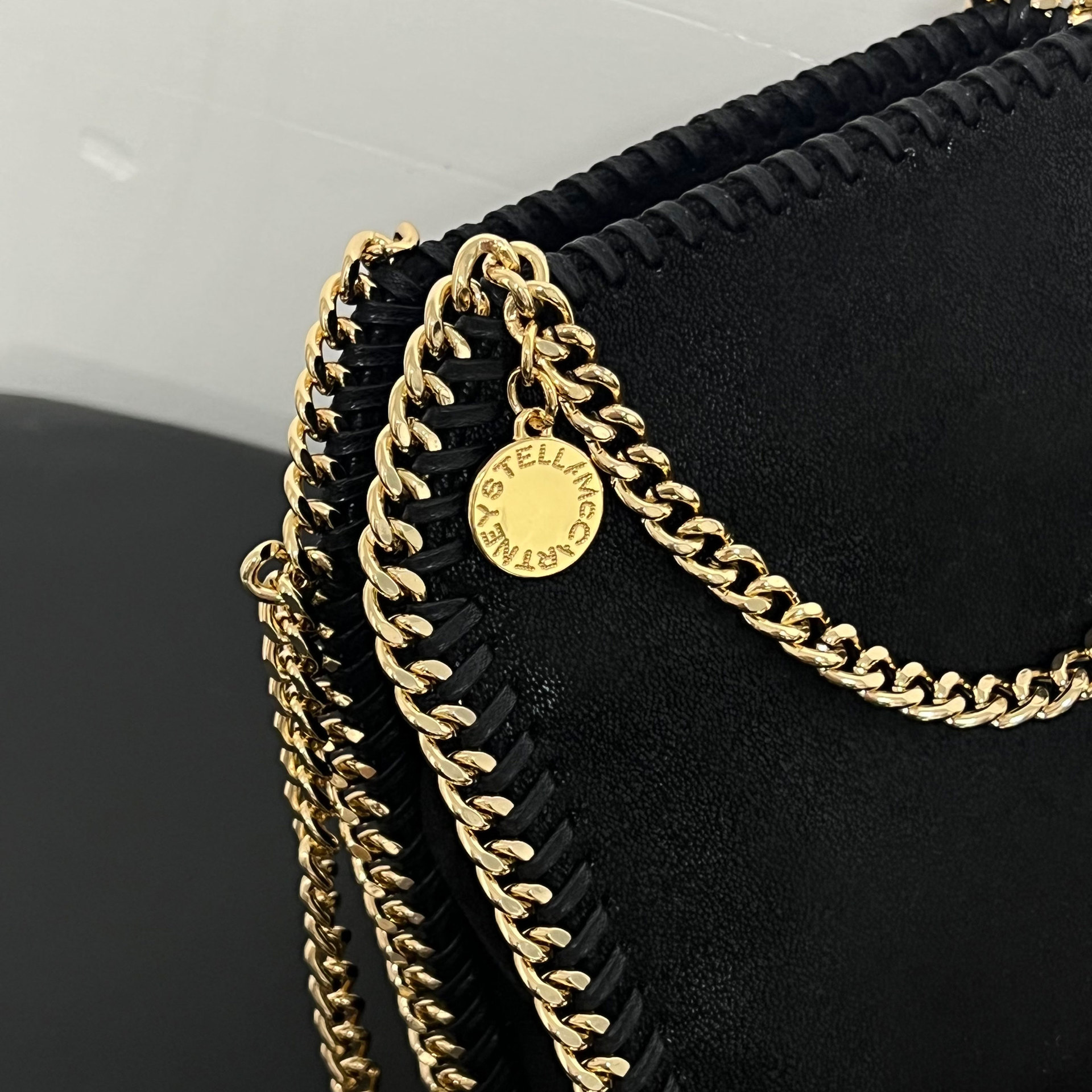 Bolso satchel para mujer con costura de diamante y eslabón