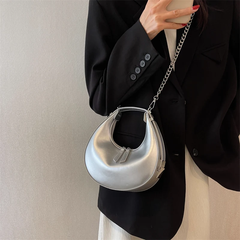 Mini bolso hobo metálico para mujer con correa de eslabones