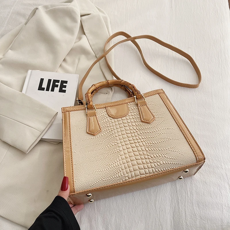 Bolso carryall de mujer de poliuretano con estampado de cocodrilo