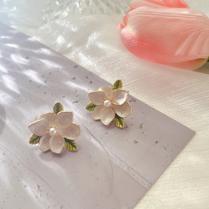Aretes florales retro de cuentas falsas para mujer