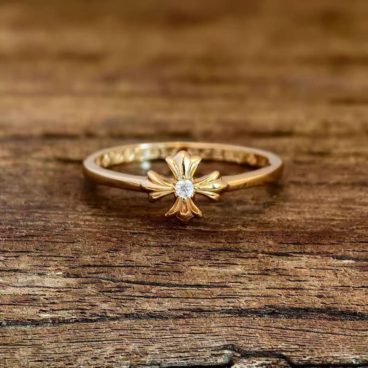Anillo de letra punk de cobre blanco