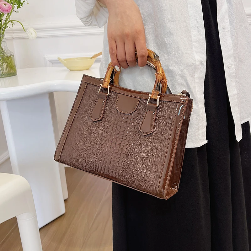 Bolso carryall de mujer de poliuretano con estampado de cocodrilo
