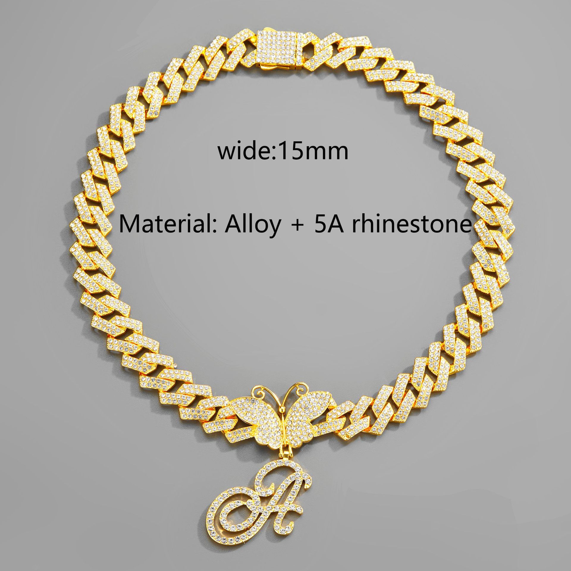 Collar de inicial alada con strass voluminoso
