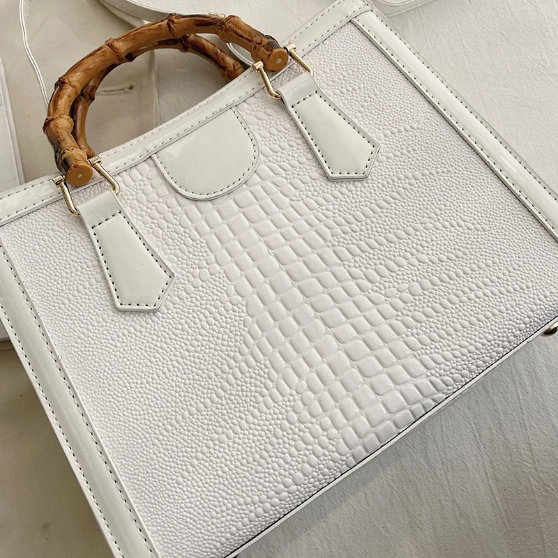 Bolso carryall de mujer de poliuretano con estampado de cocodrilo