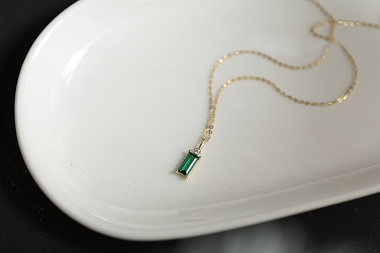 Collar de barra forestal de zirconia cúbica para mujer