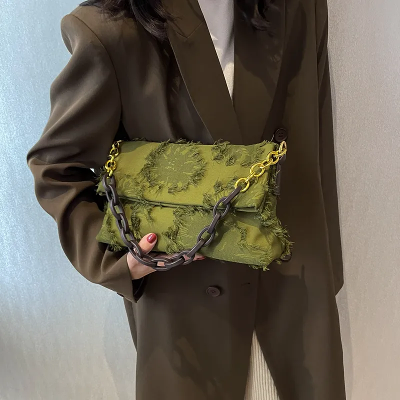 Cartera con eslabones baguette