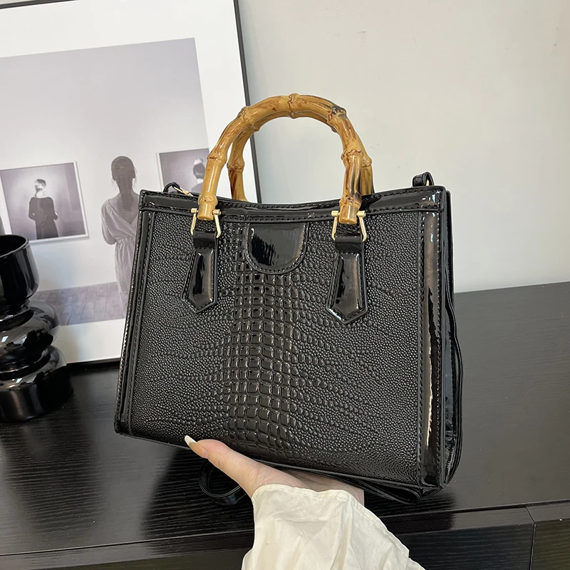 Bolso carryall de mujer de poliuretano con estampado de cocodrilo