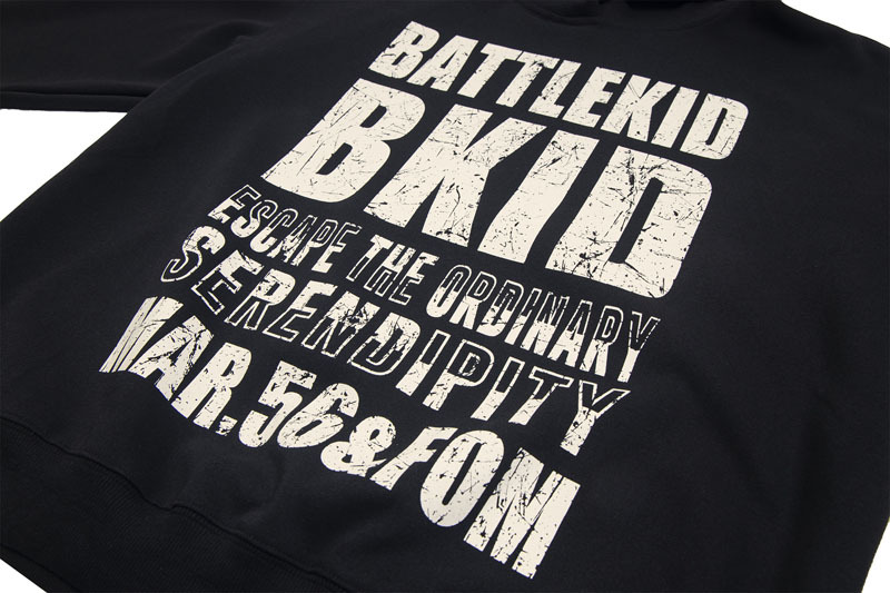 Sudadera con capucha de manga larga con tipografía urbana