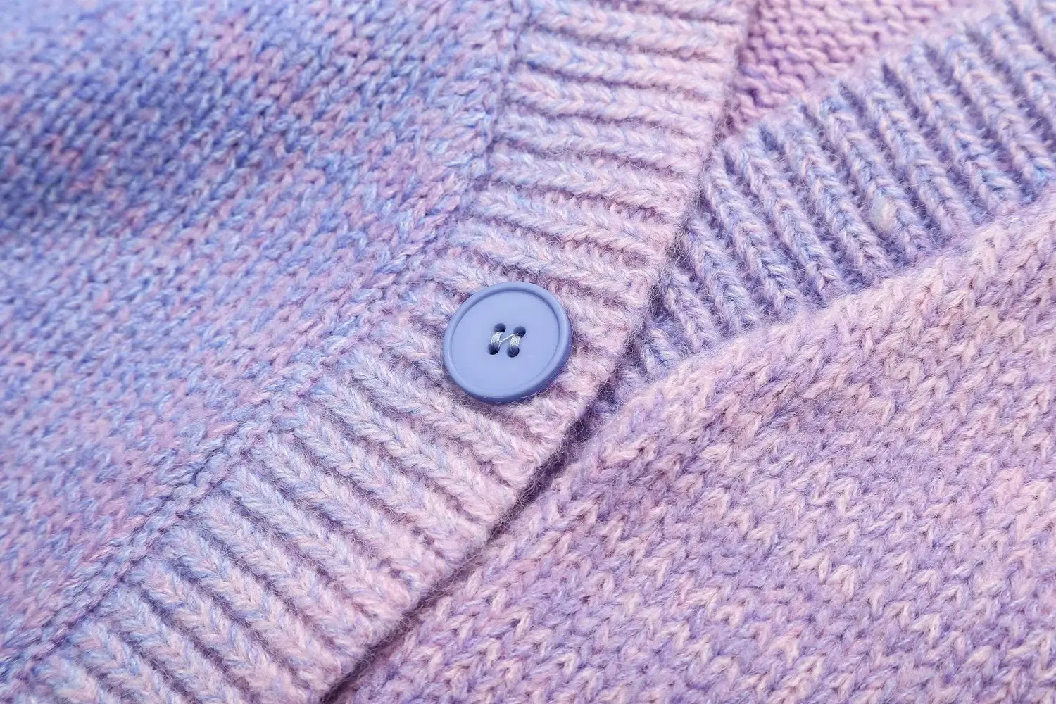 Damas cardigan holgado de otoño con escote profundo, botones frontales y diseño de remolinos