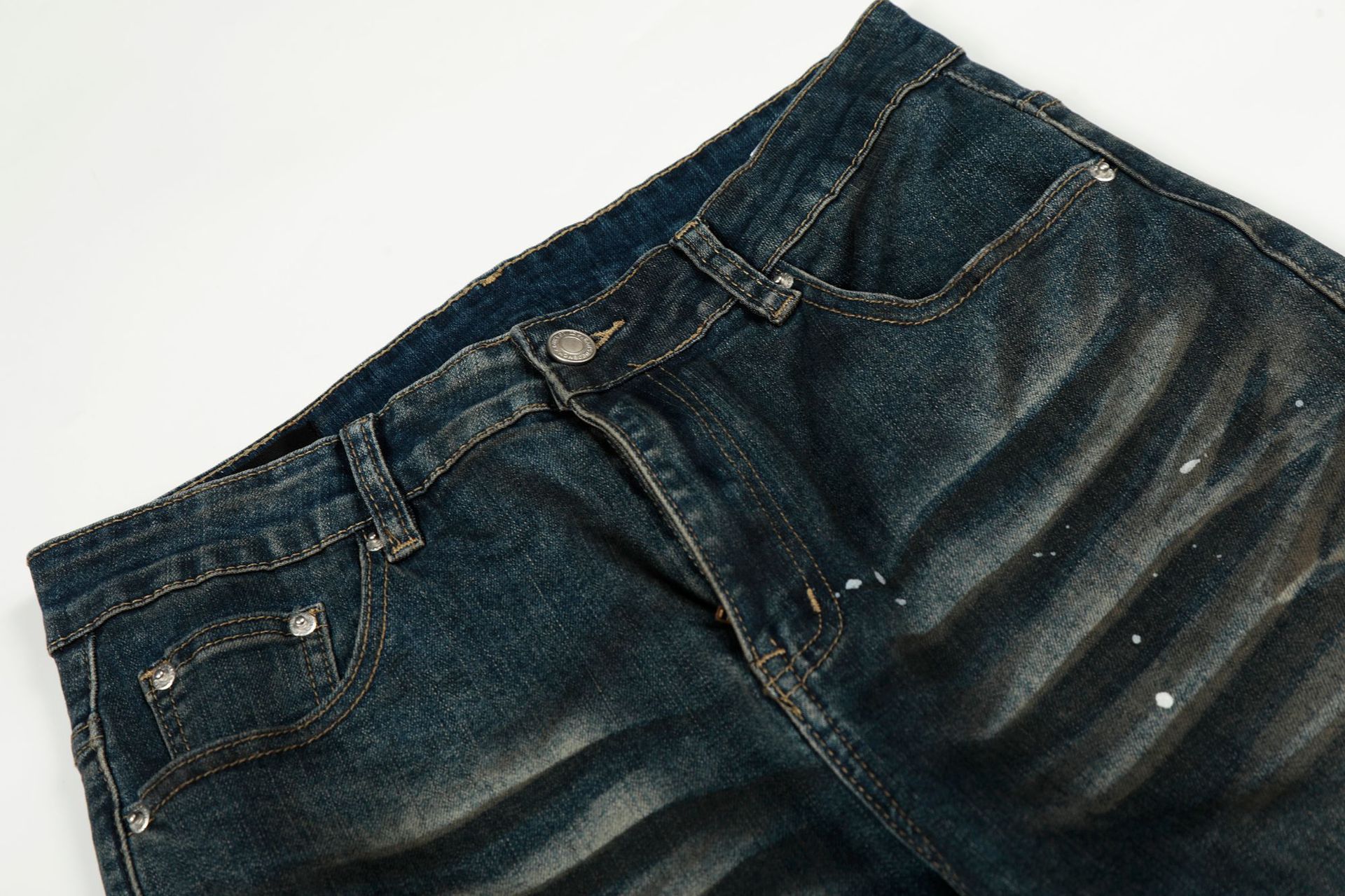 Urban Premium Pantalones acampanados ajustados con salpicaduras desgastadas