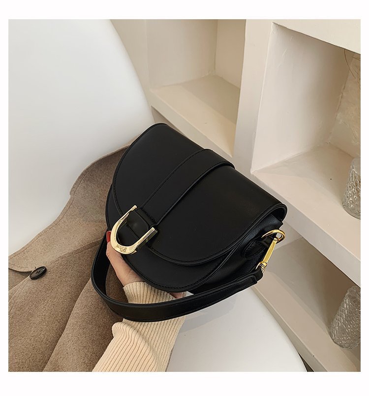 Mini bolso bandolera curvo de poliuretano