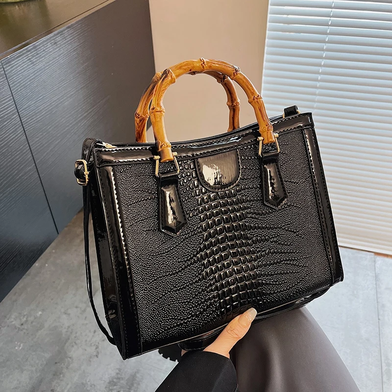 Bolso carryall de mujer de poliuretano con estampado de cocodrilo