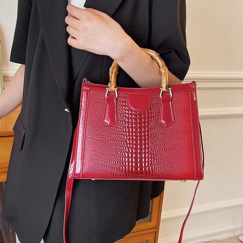 Bolso carryall de mujer de poliuretano con estampado de cocodrilo