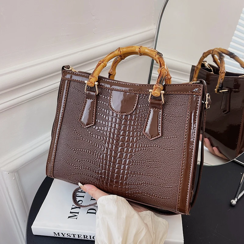Bolso carryall de mujer de poliuretano con estampado de cocodrilo