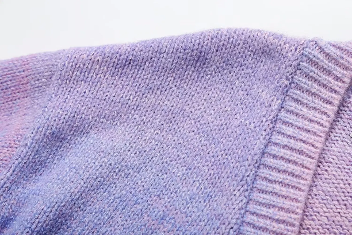 Damas cardigan holgado de otoño con escote profundo, botones frontales y diseño de remolinos