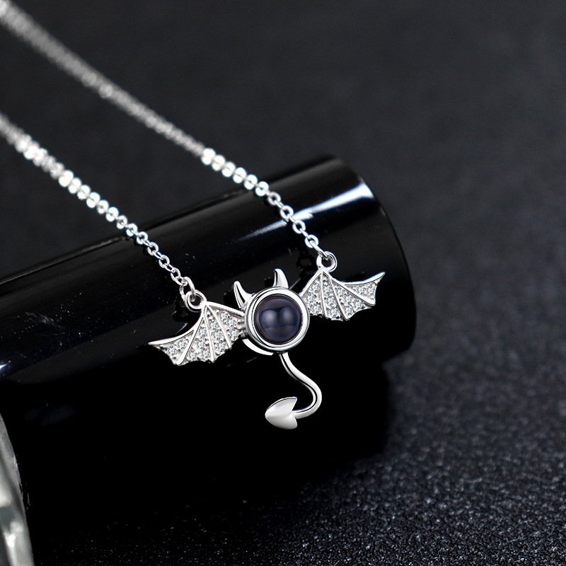 Collar de Plata Multilingüe Romántico