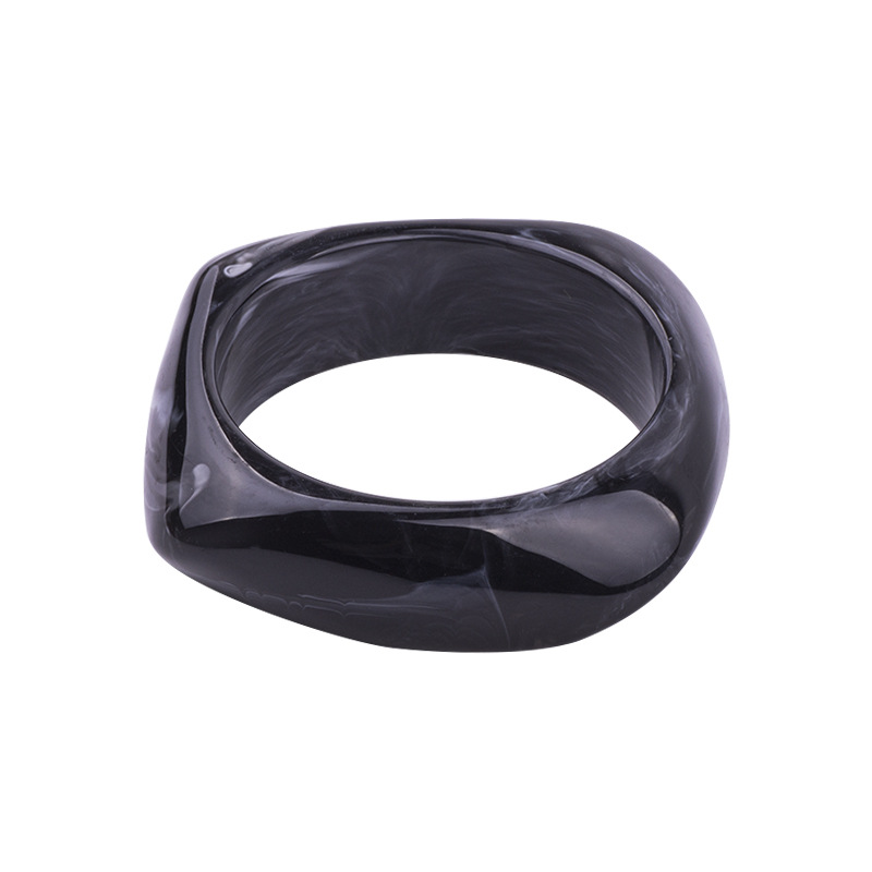 Pulsera para mujer retro multicolor de plástico gruesa con colgantes