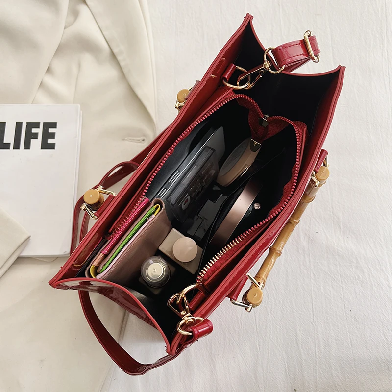 Bolso carryall de mujer de poliuretano con estampado de cocodrilo