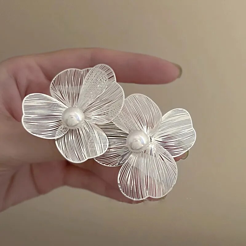 Aretes de cuentas florales de plata