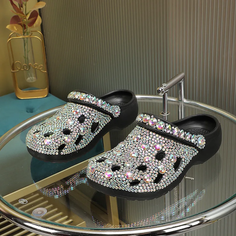 Mujeres mules costeras con adornos de cristal