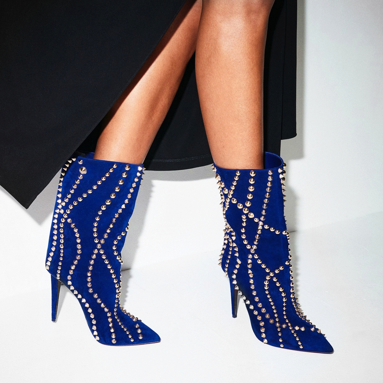 Botines de tacón de aguja con tachas y punta cónica