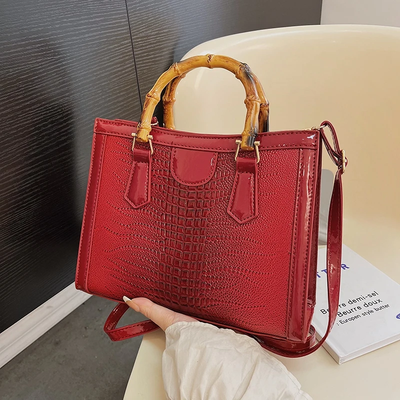 Bolso carryall de mujer de poliuretano con estampado de cocodrilo