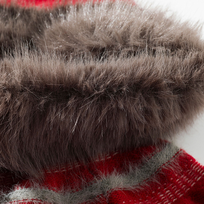 Abrigo oversize de punto jacquard con ribete de pelo a juego