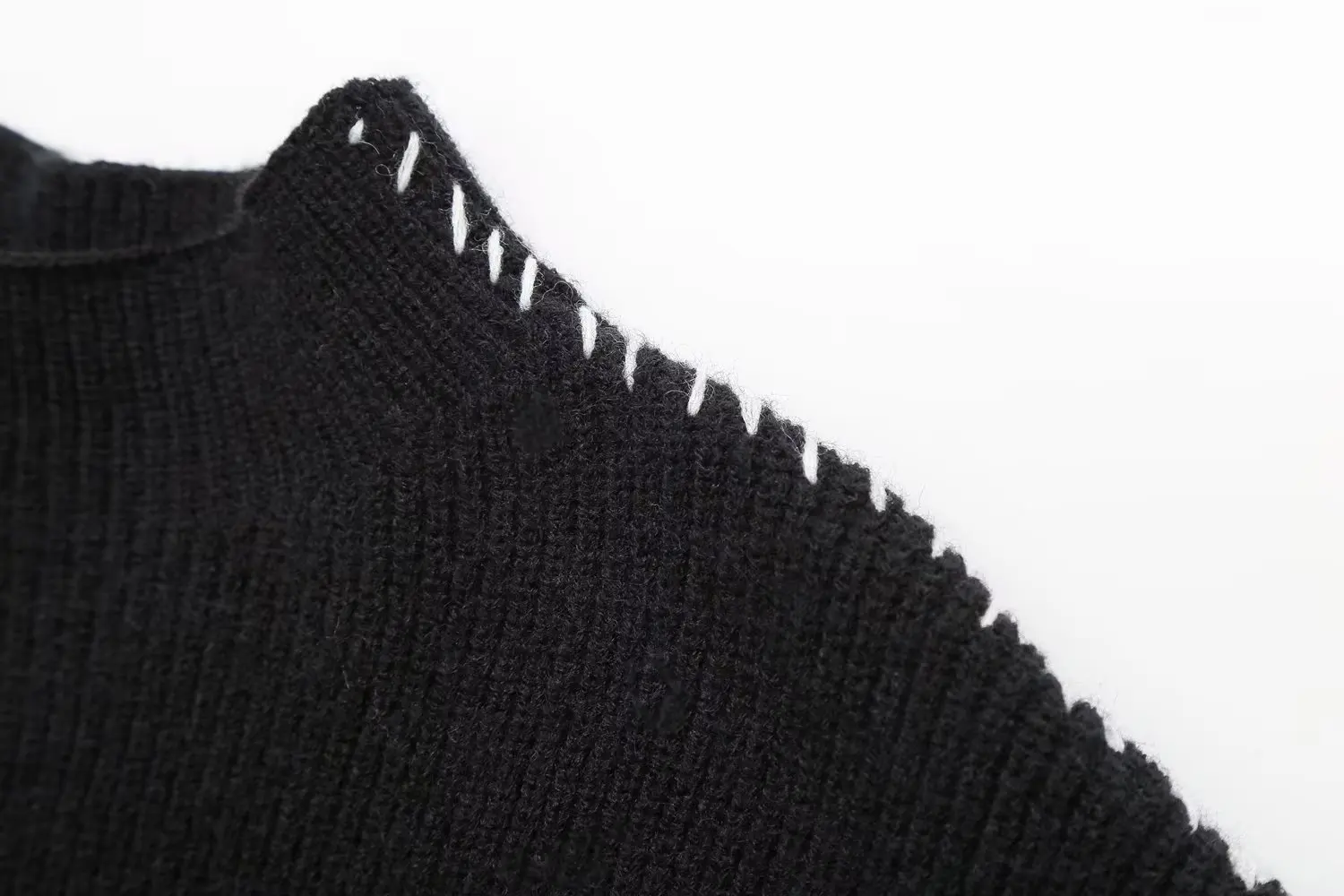 Suéter de poliéster de dos tonos con cuello alto para señoras