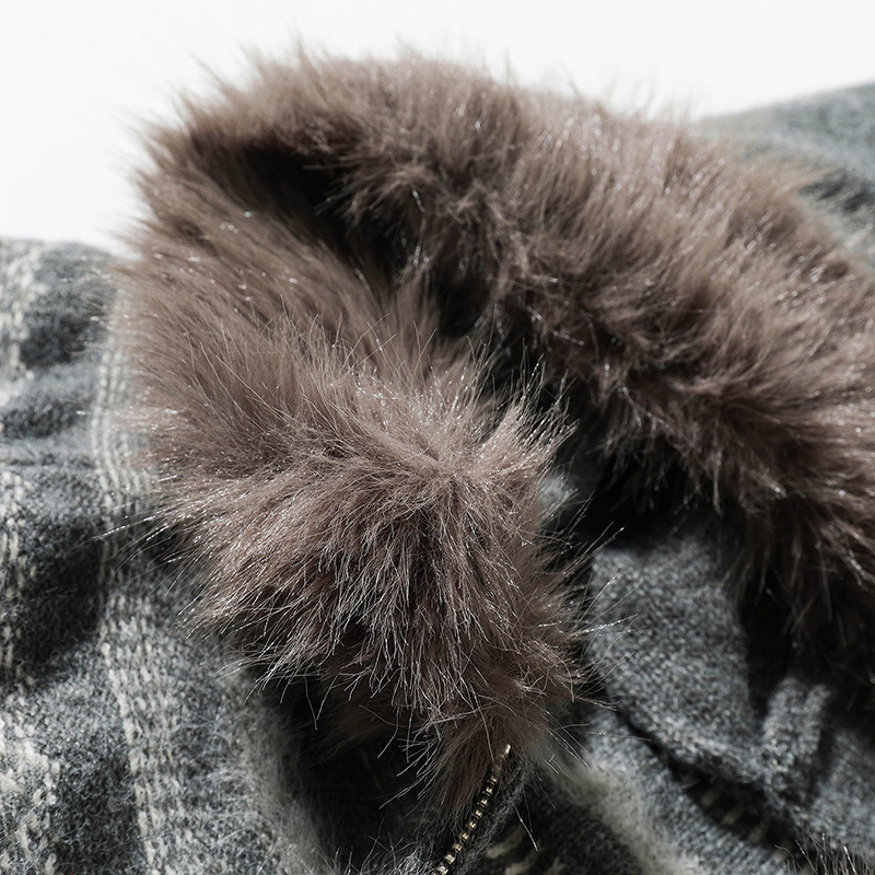 Abrigo oversize de punto jacquard con ribete de pelo a juego
