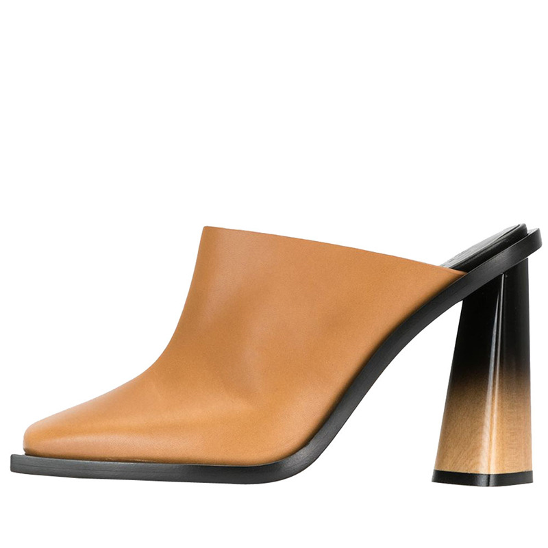 Mules de mujer de pasarela generosas, de forma cuadrada y esculpidas