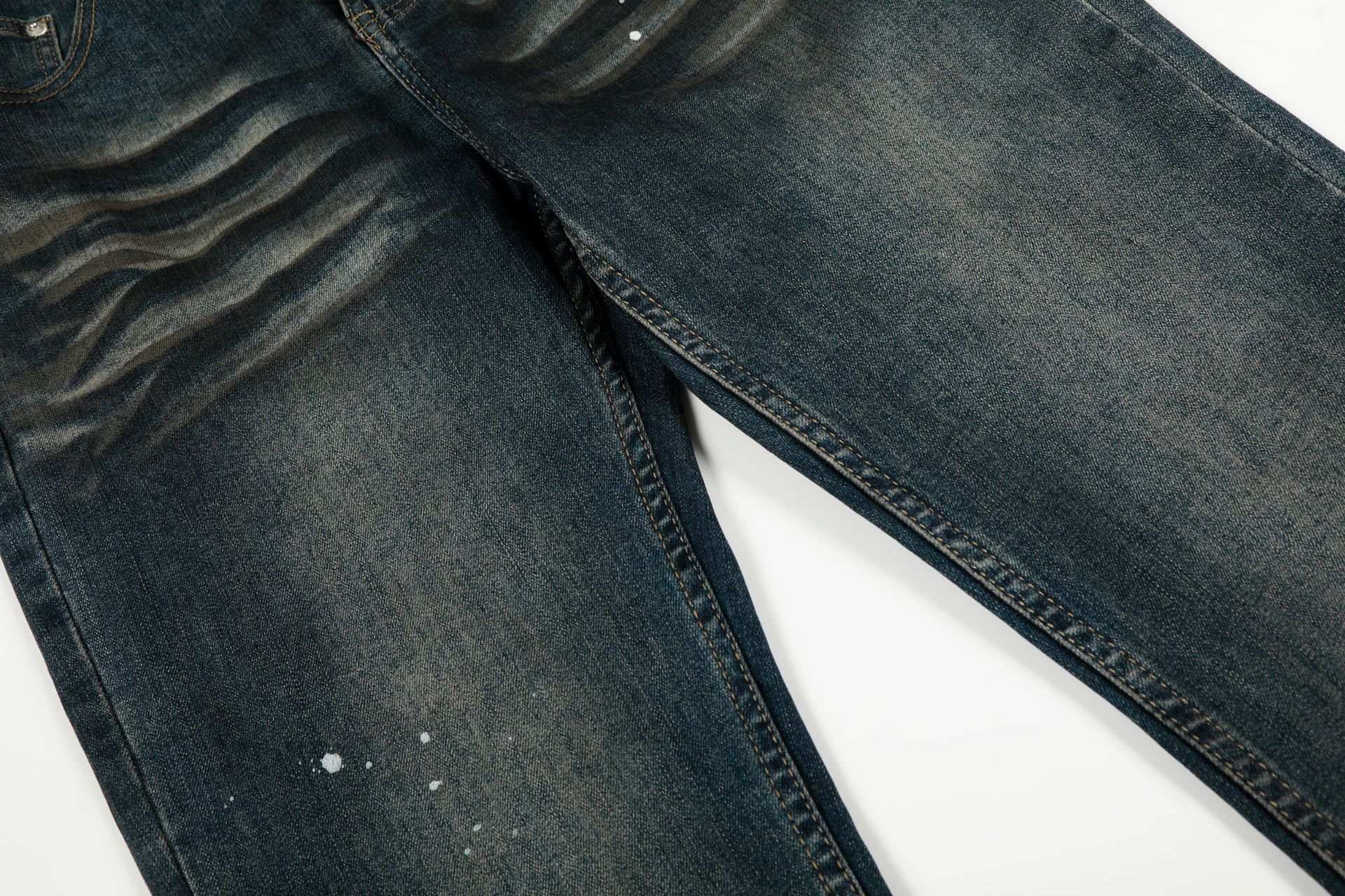 Urban Premium Pantalones acampanados ajustados con salpicaduras desgastadas