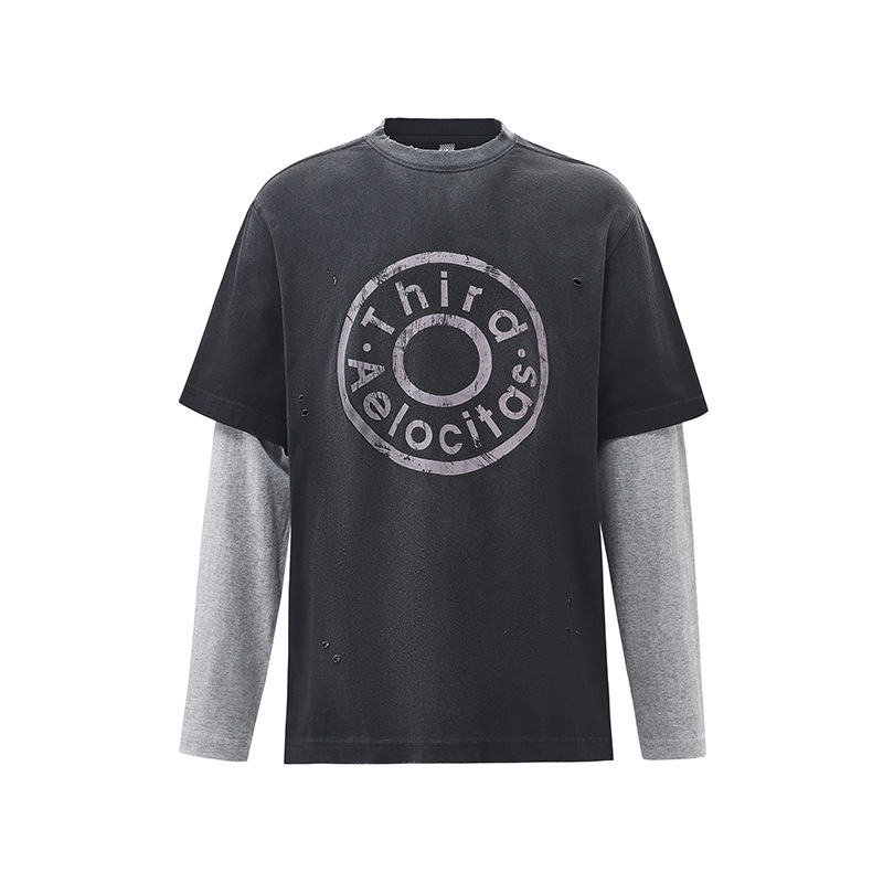 Camiseta oversized vintage de manga completa con gráfico desgarrado y capas superpuestas