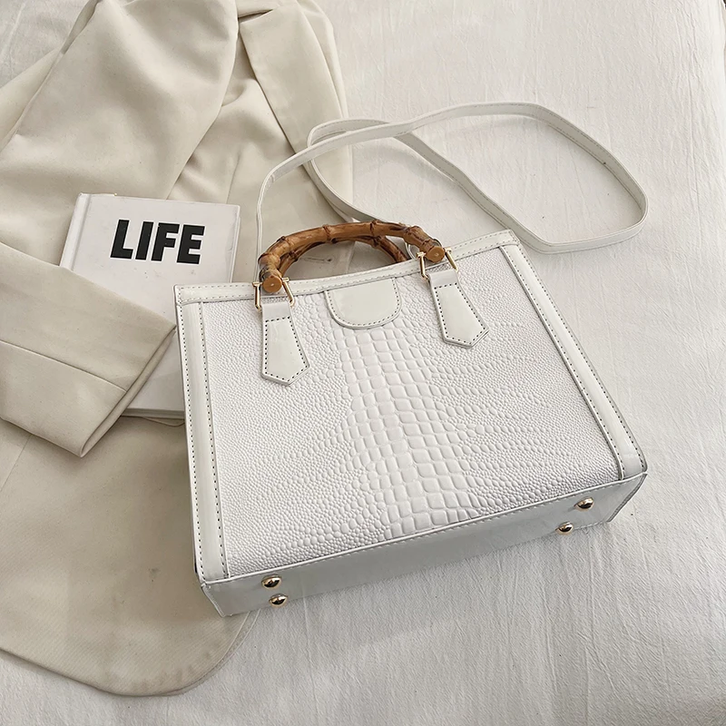 Bolso carryall de mujer de poliuretano con estampado de cocodrilo