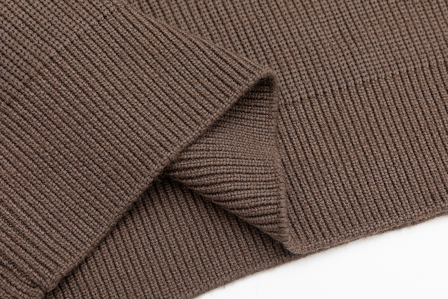 Suéter unisex de ajuste holgado con manga larga y cuello embudo