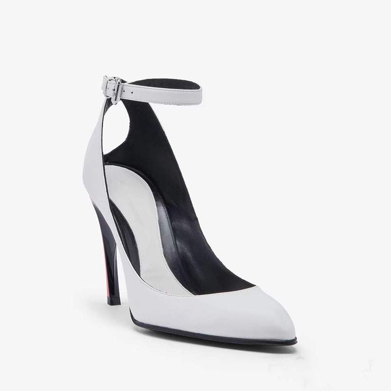 Zapatos de punta abierta marfil almendra con correa de contraste