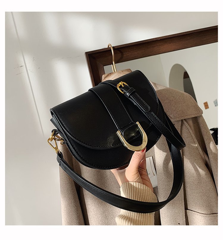 Mini bolso bandolera curvo de poliuretano