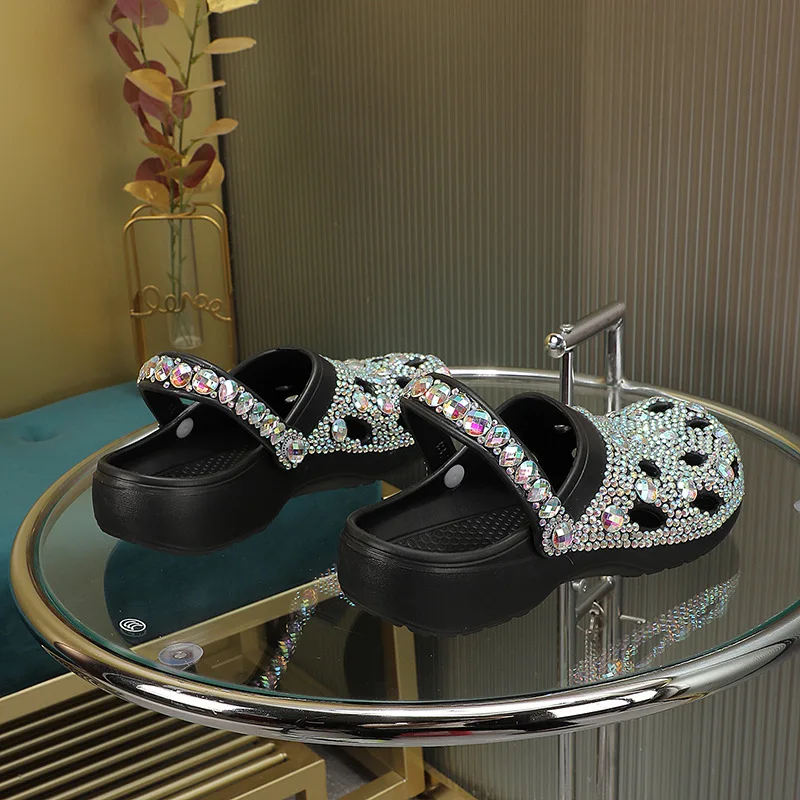 Mujeres mules costeras con adornos de cristal