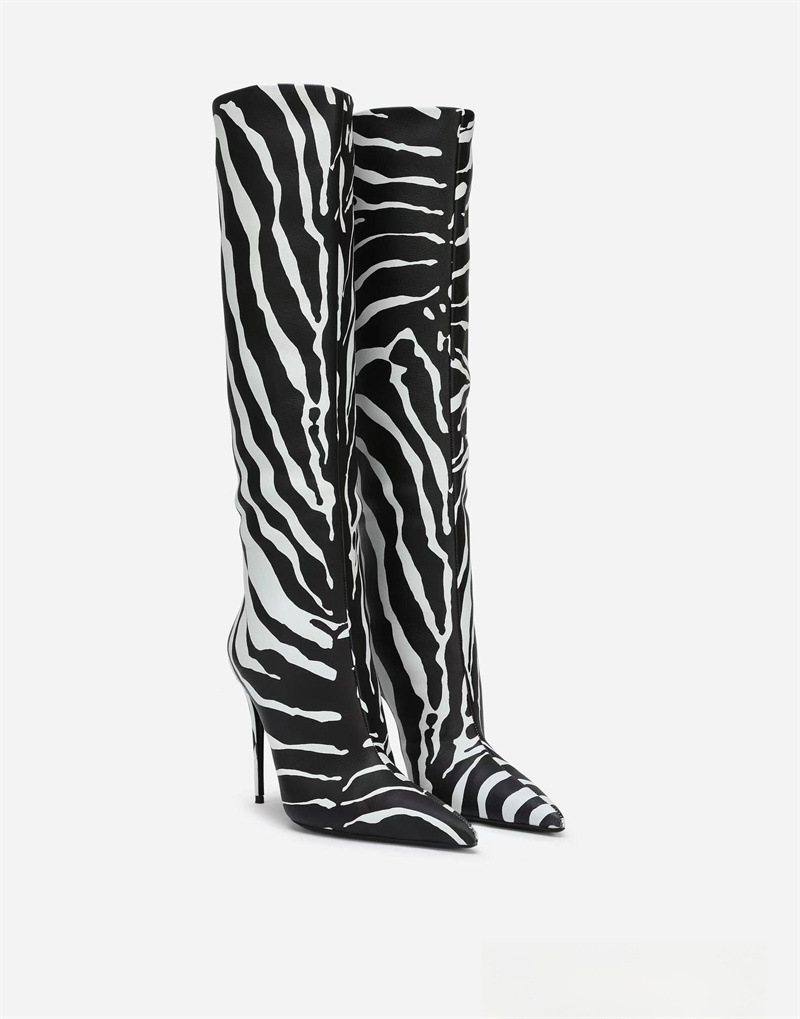 Botas de mujer altas de tacón aguja de punta afinada con estampado de felino