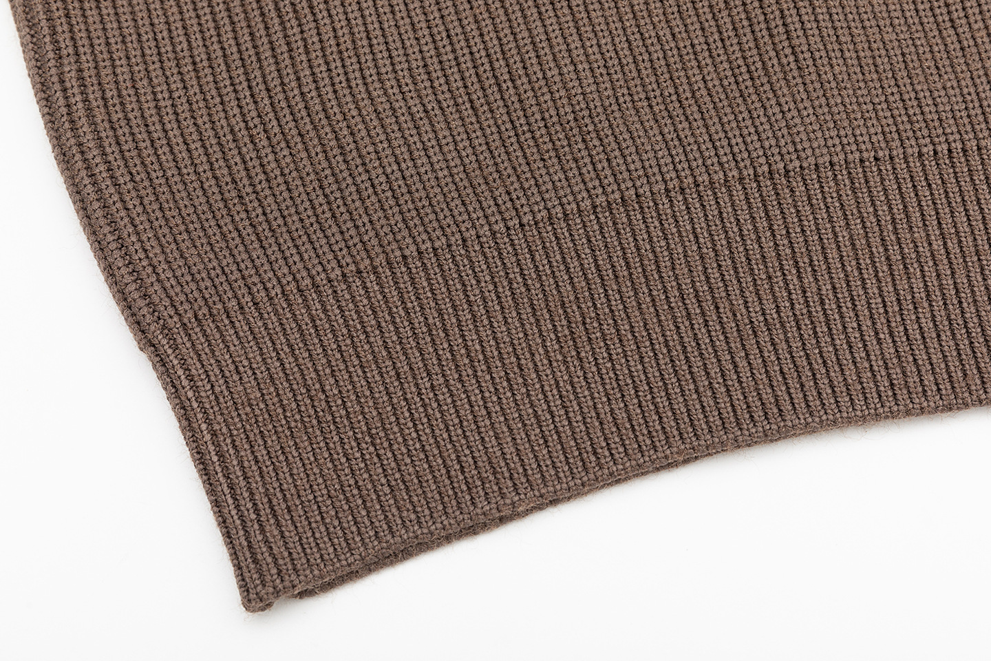 Suéter unisex de ajuste holgado con manga larga y cuello embudo