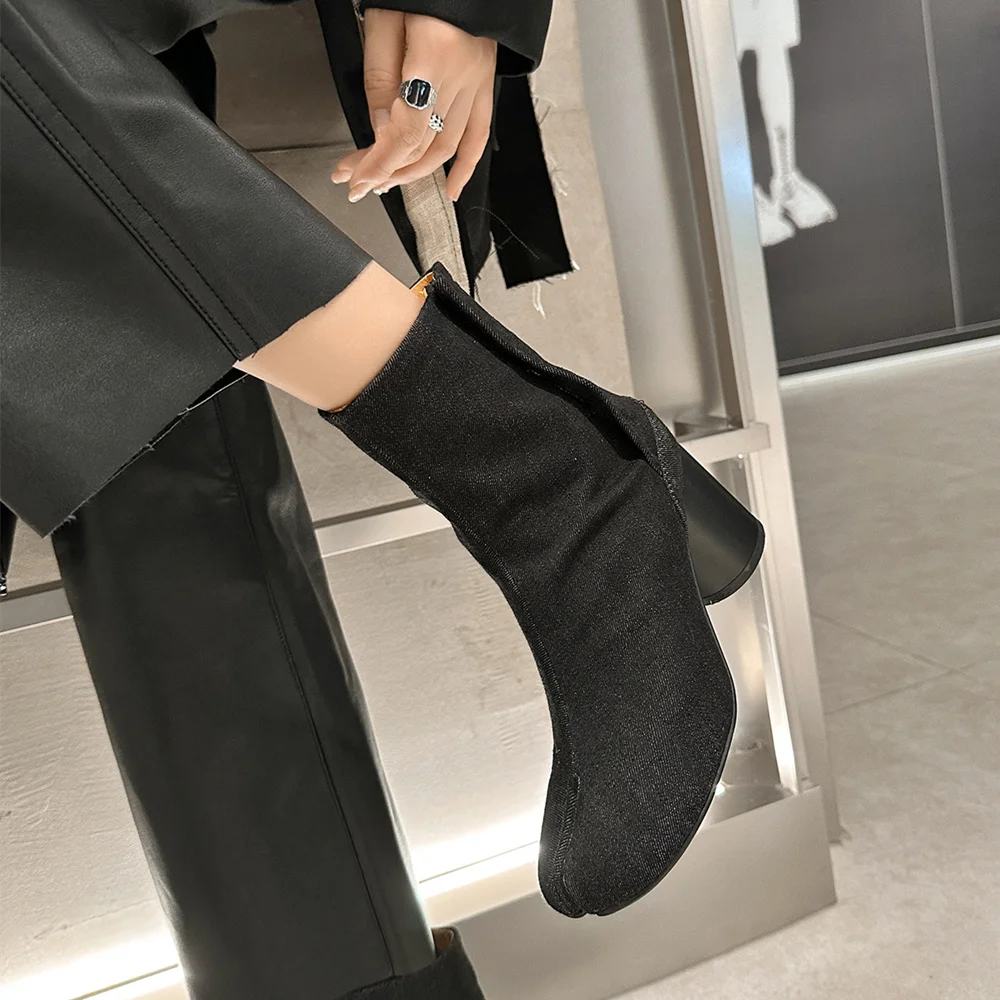 Botas clásicas de cuero de punta puntiaguda y tacón ancho