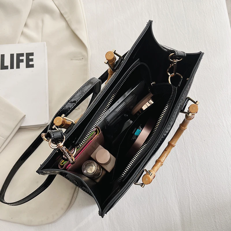 Bolso carryall de mujer de poliuretano con estampado de cocodrilo